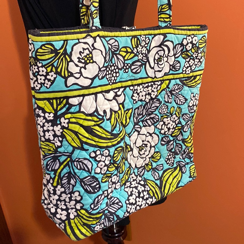VERA BRADLEY Floral Tote Shoulder Bag Purse ~ Quilted ~ “Island Blooms” Retired!